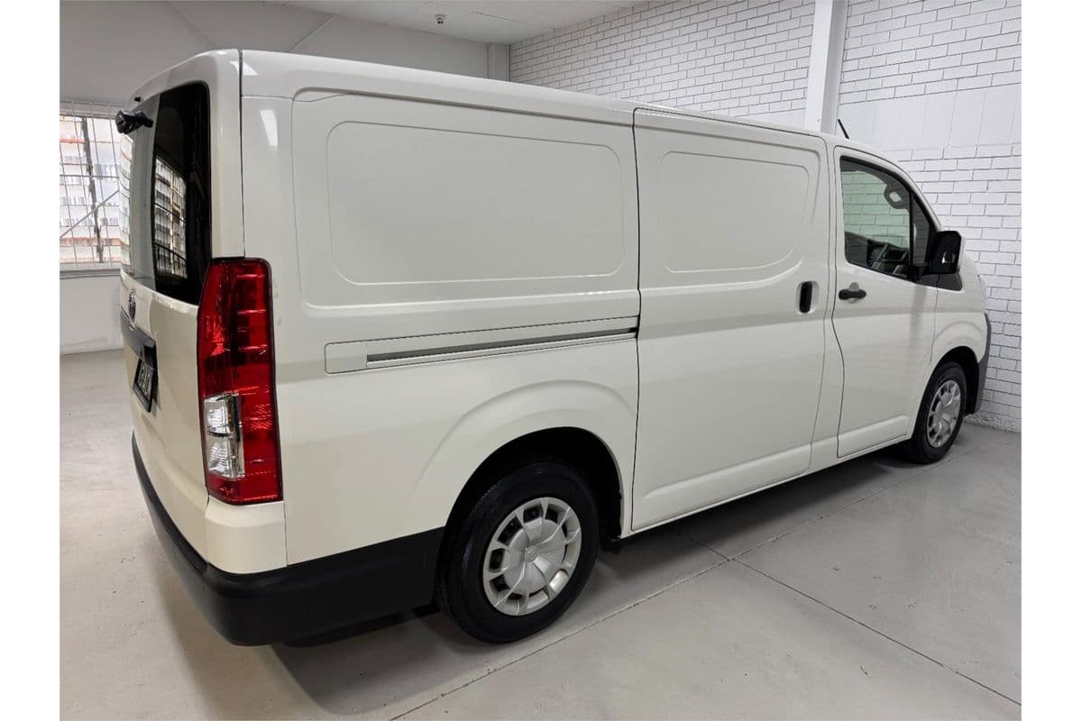 2023 Toyota Hiace GDH300R LWB — photo 7