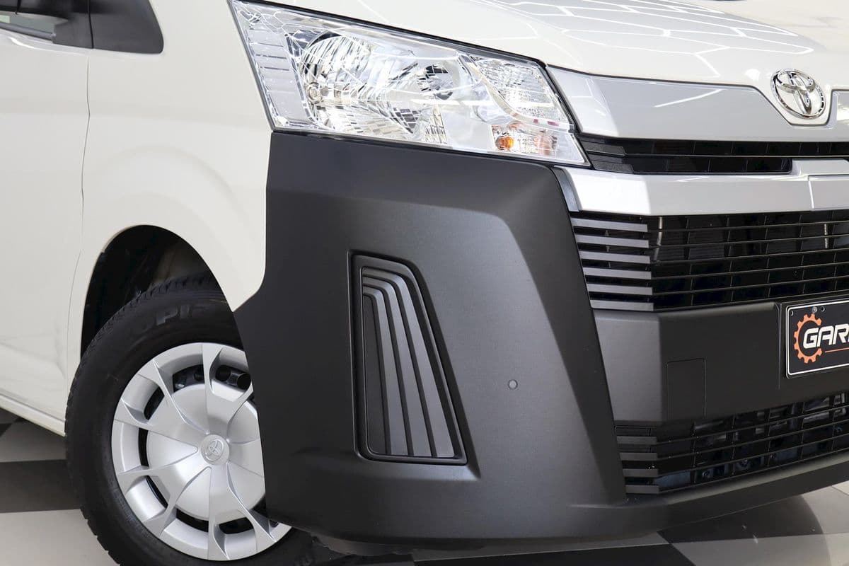 2024 Toyota Hiace GDH300R LWB — photo 2