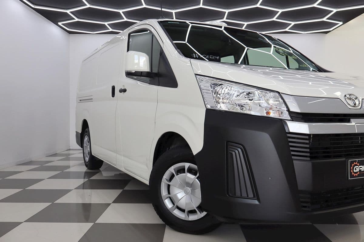 2024 Toyota Hiace GDH300R LWB — photo 3