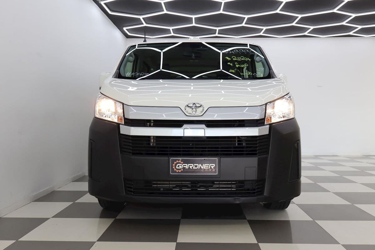 2024 Toyota Hiace GDH300R LWB — photo 4