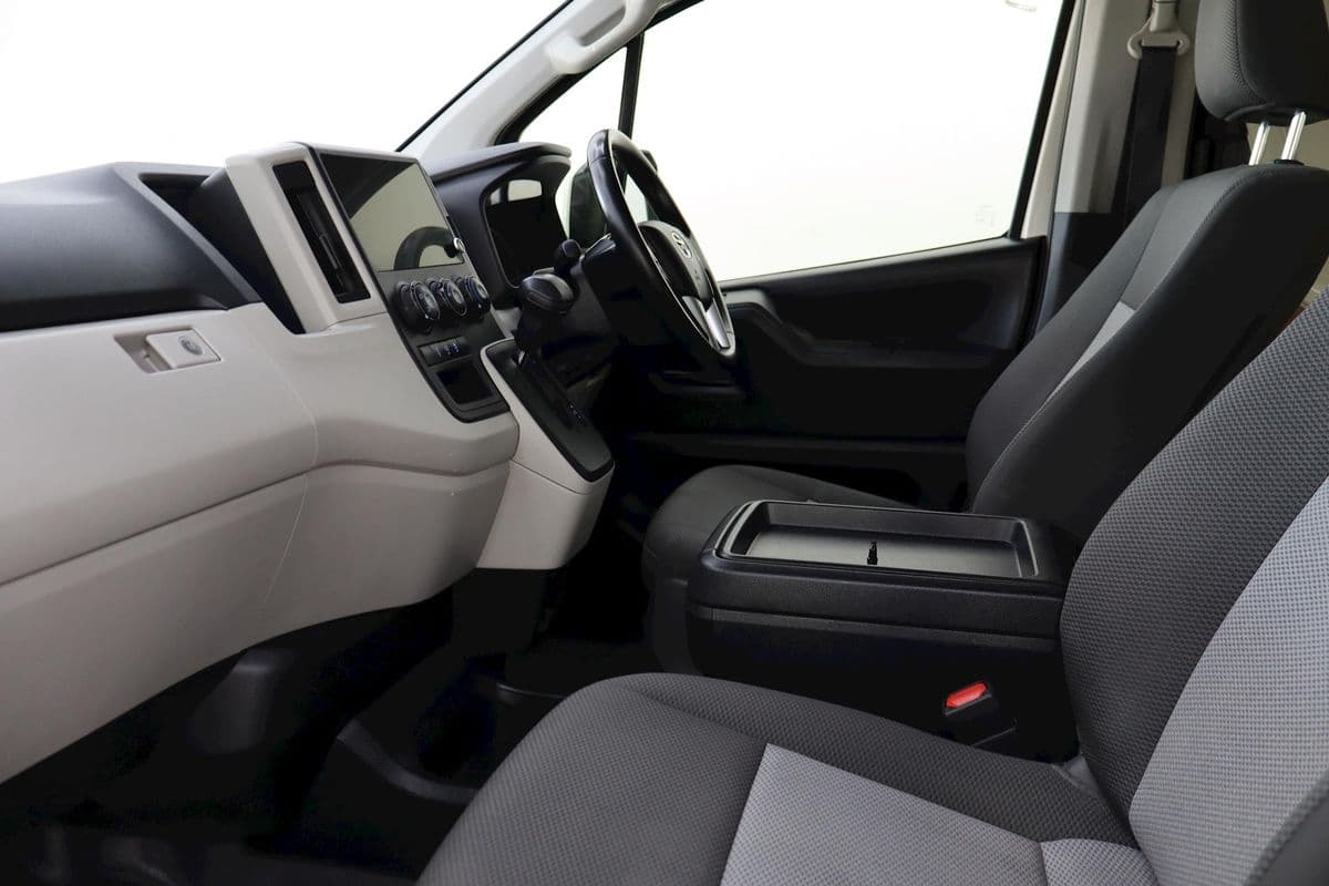 2024 Toyota Hiace GDH300R LWB — photo 9