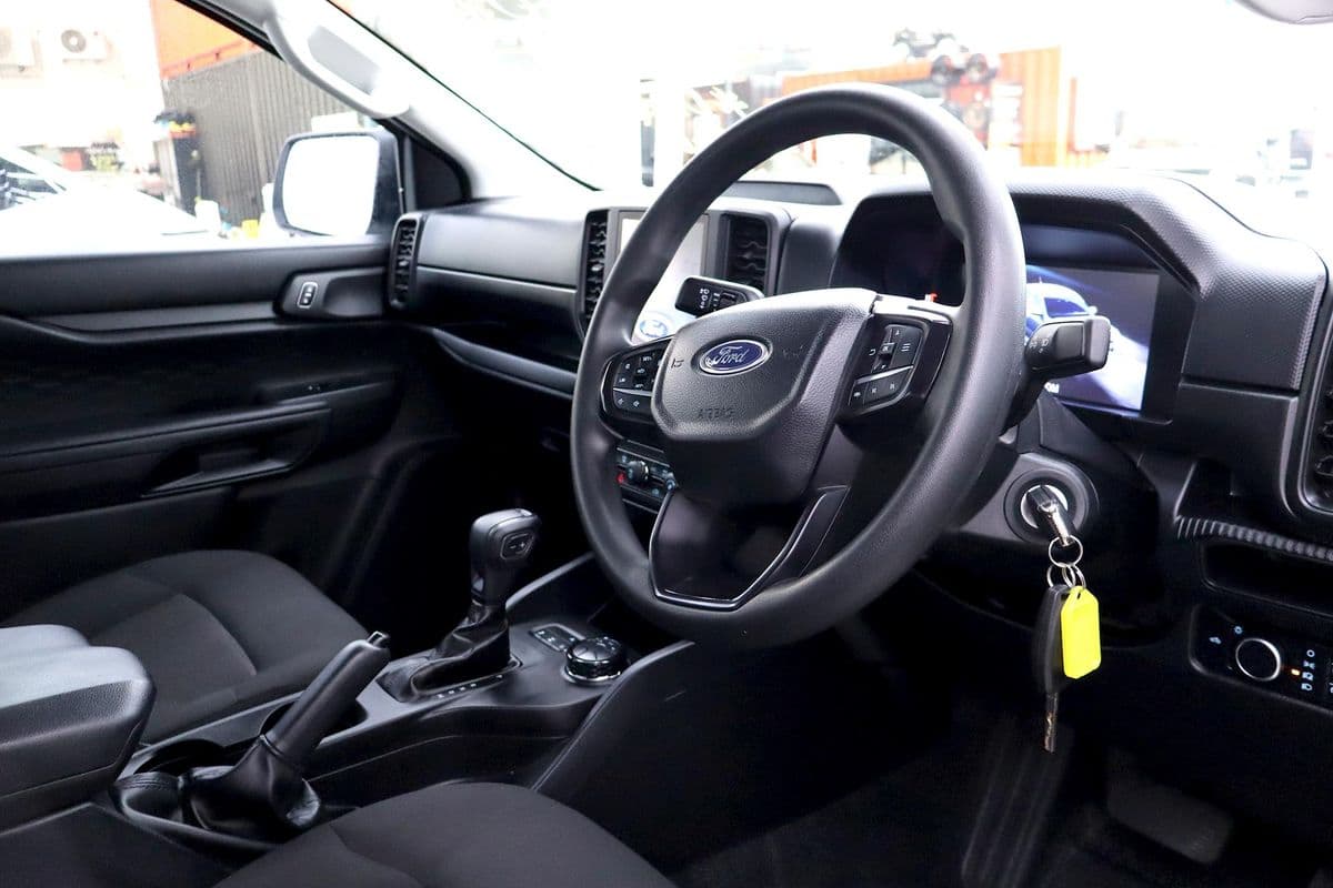 2025 Ford Ranger XL 4X4 2.0L — photo 10