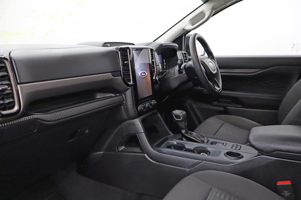 2023 Ford Everest Trend 2.0L — photo 10